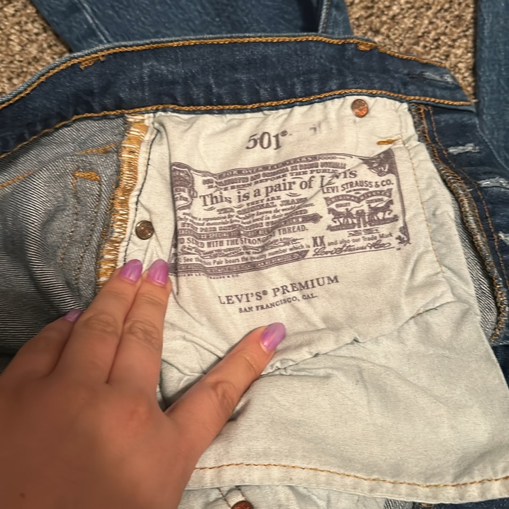 Levis - Picture 6 of 8